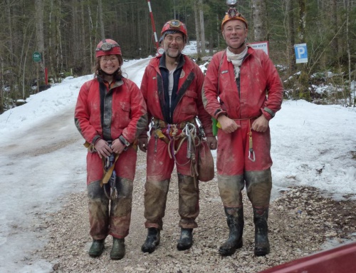 vlnr: Marketa, Jiri und Miki nach der Tour zurück am Parkplatz, Foto Miki