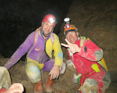 vlnr: Peter und Michael am Grund der Schachthalle Foto Georg Bäumle
