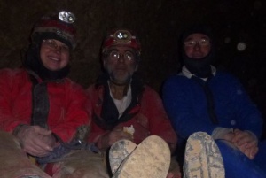 Grünkogel Biwak: Miki im Schlafsack nach seinem Tauchgang im AEdK-Siphon, Foto Georg Bäumle